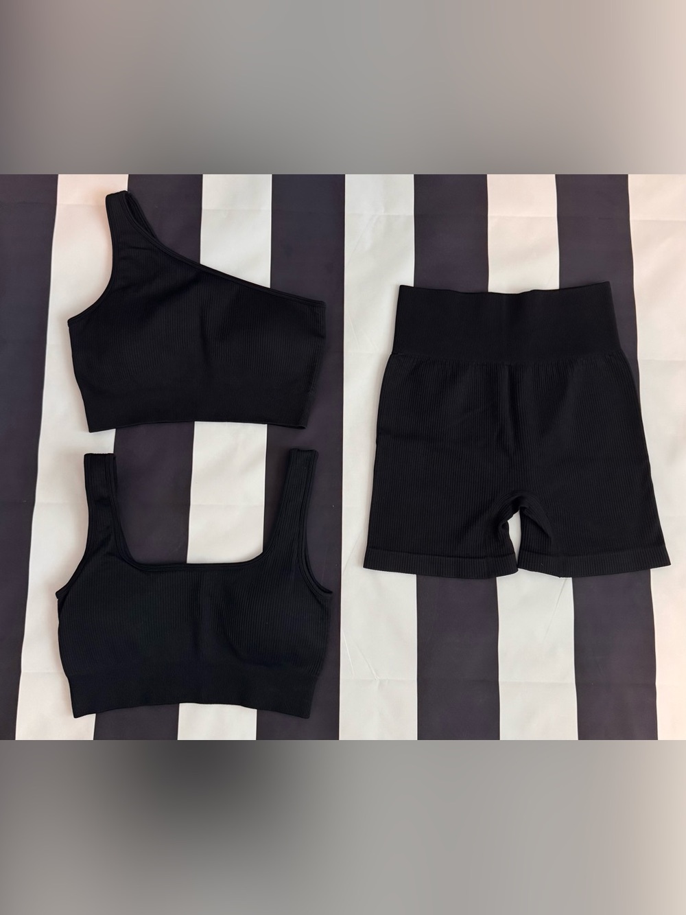 Ribbed Black Two-Piece Active Set - Crop Top & High-Waist Biker Shorts